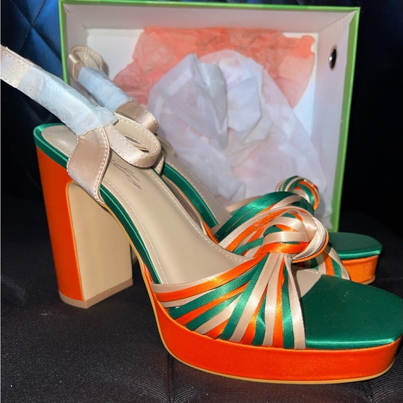 🎀Sun Gurg strappy satiny block heel shoe. New in box - Picture 1 of 6